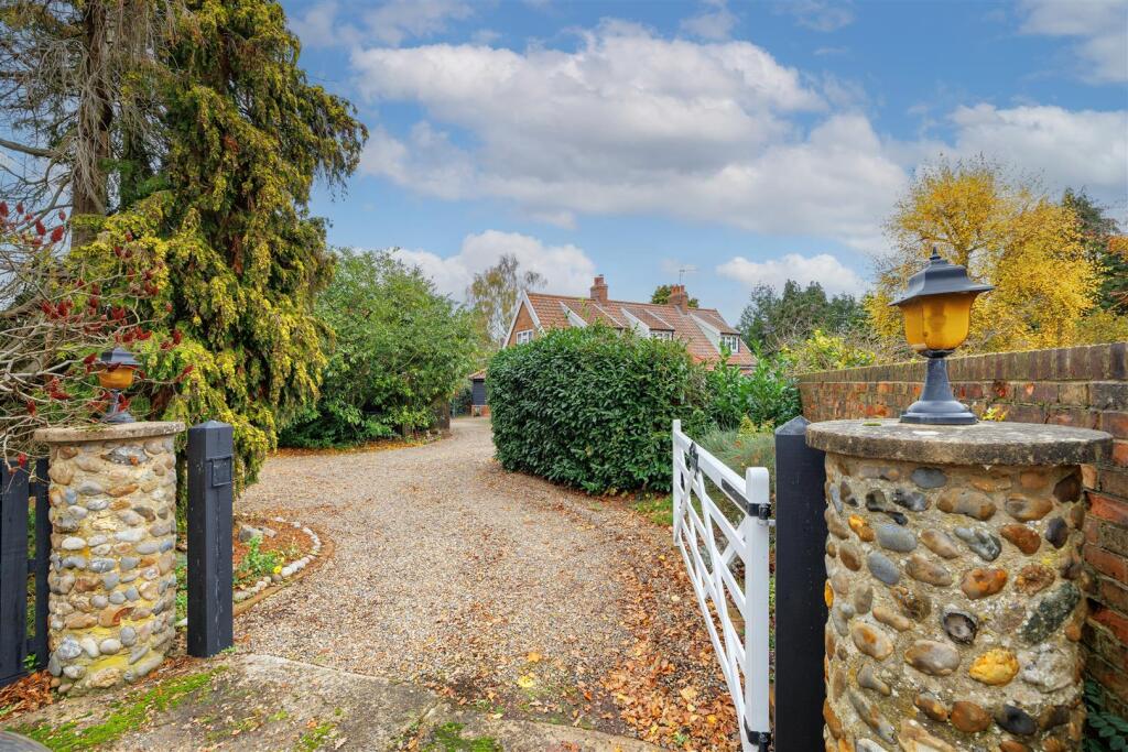 5-bed detached on Old High Road, Yoxford, Saxmundham, £750,000