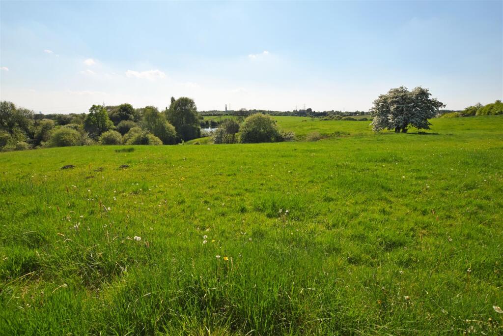Heywood Old Road, Middleton, Manchester photo 4