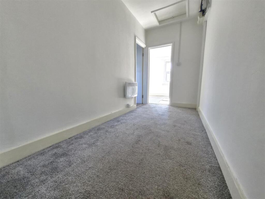Apartment in Dartford - View 5