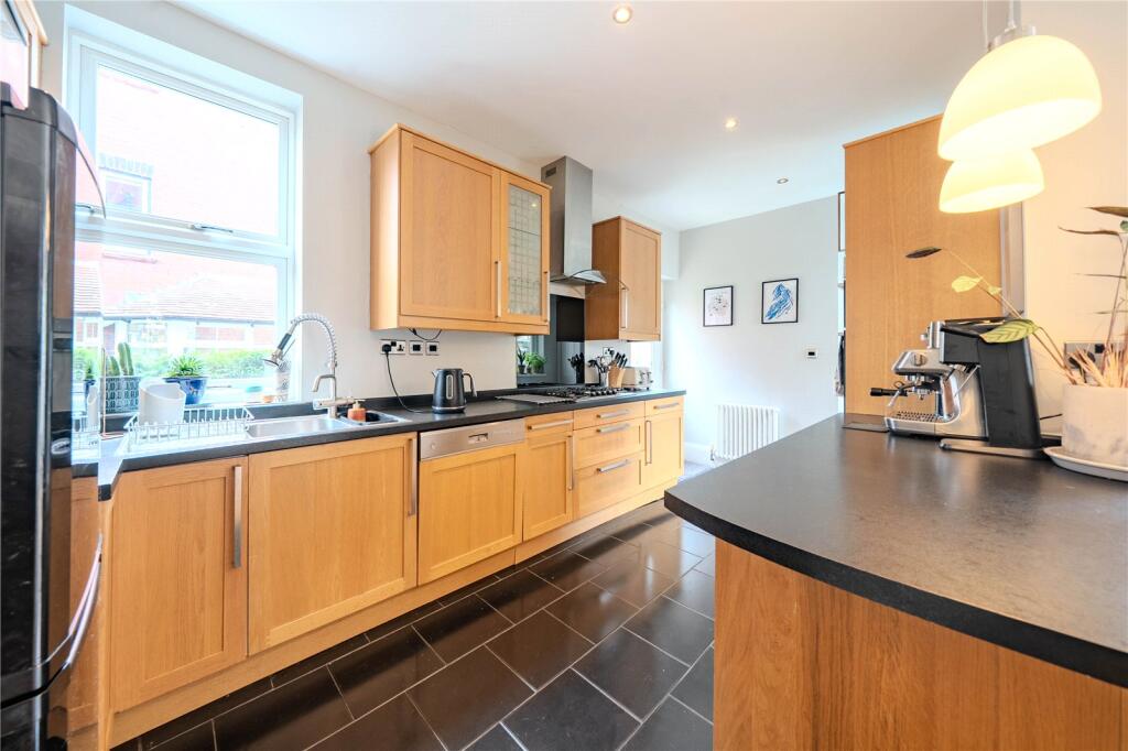 House in Leeds, West Yorkshire - View 3