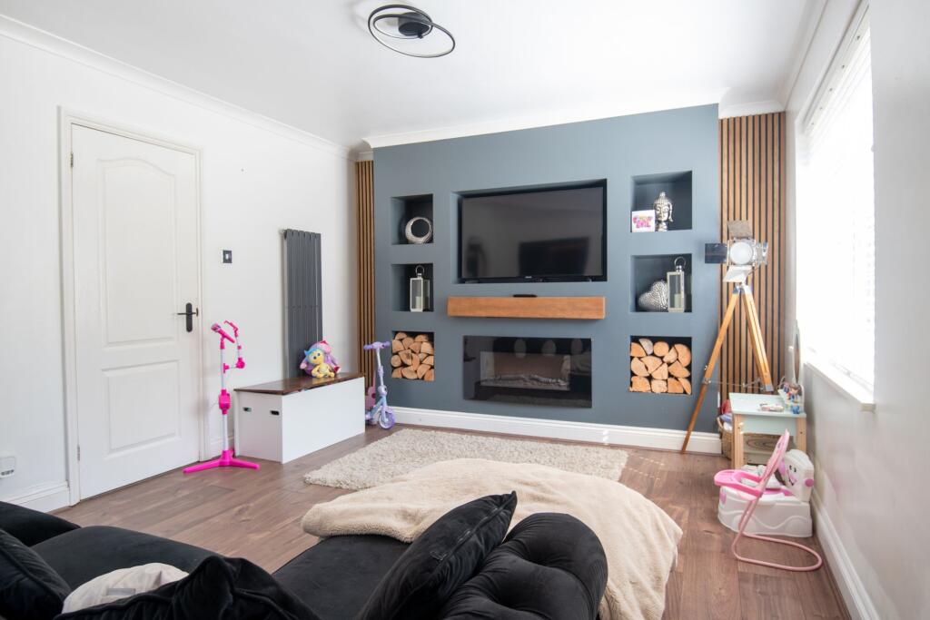 House in Wellingborough, Glenvale Park - View 2