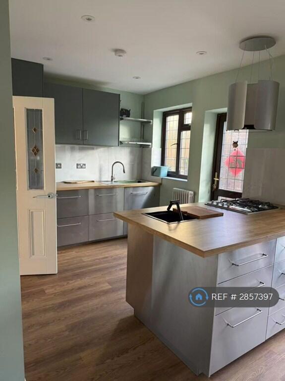 3 bedroom end of terrace house for rent