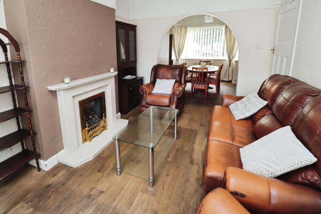 House in Wirral, Higher Bebington - More