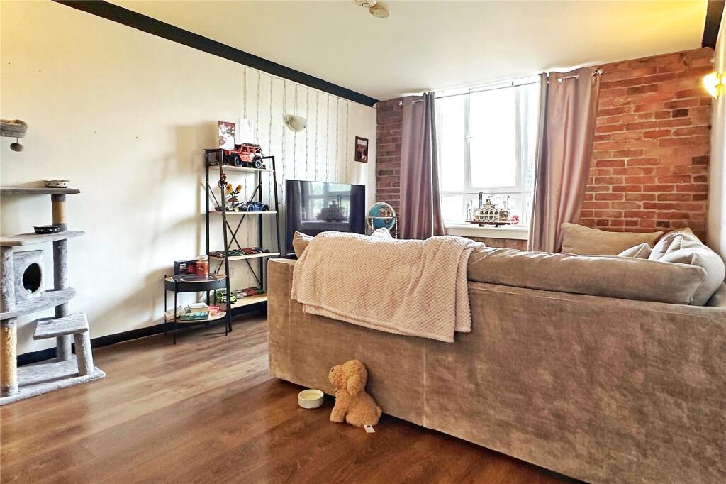 Apartment in Oldham - More