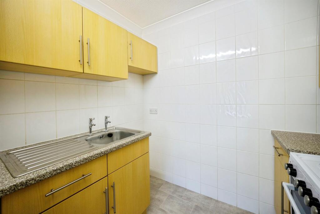 Apartment in Wirral, Liverpool City Region - View 5