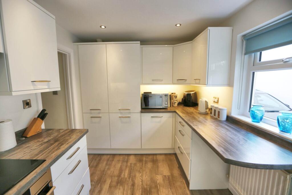 Calder Close, Bollington photo 4