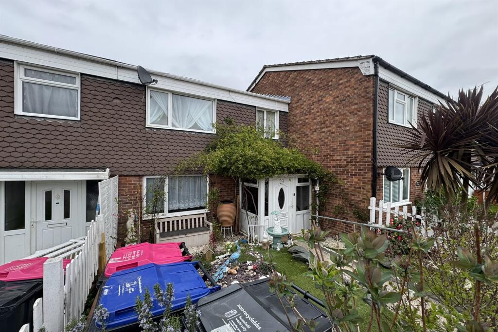 Main image of property: Rothwell Close, Leigh on Sea