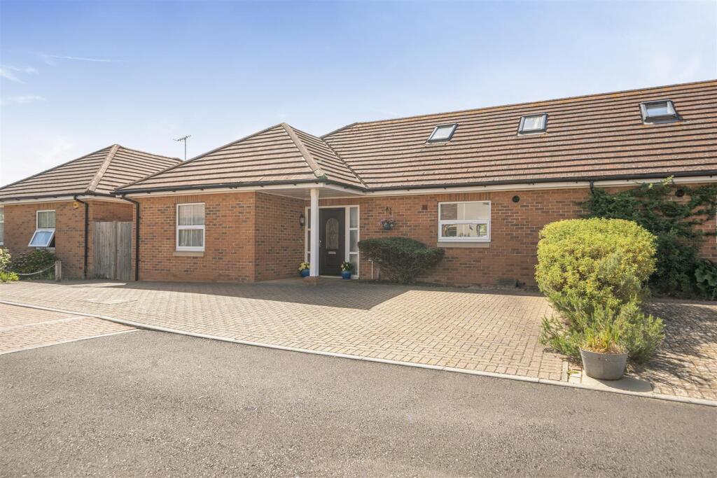 Main image of property: Glenbarrie Way, Ferring, BN12 6PY