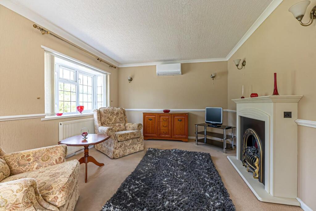 Chesham Road, Wigginton, Tring photo 4