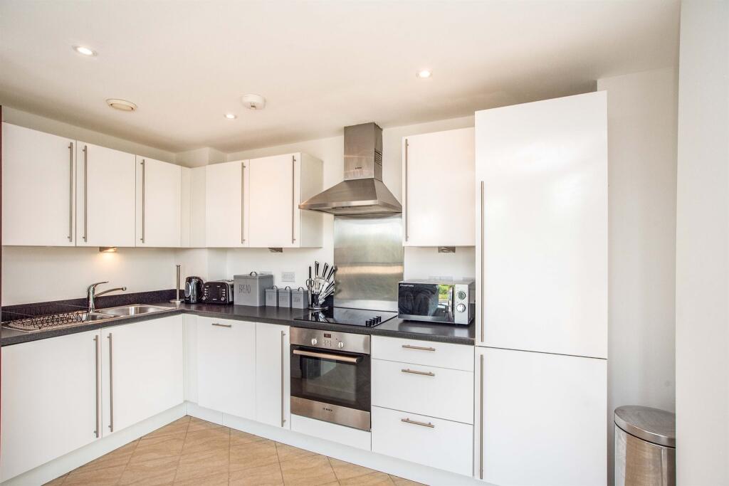 Apartment in Watford - View 4