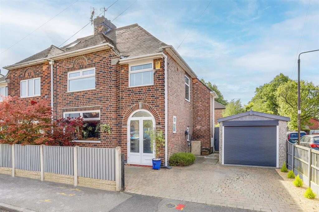 3-bed semi-detached on Oakleys Road, Long Eaton, NG10, £260,000