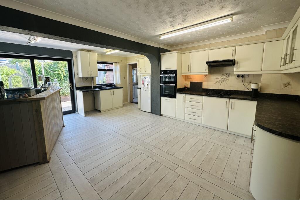 House in Stoke-on-Trent - More