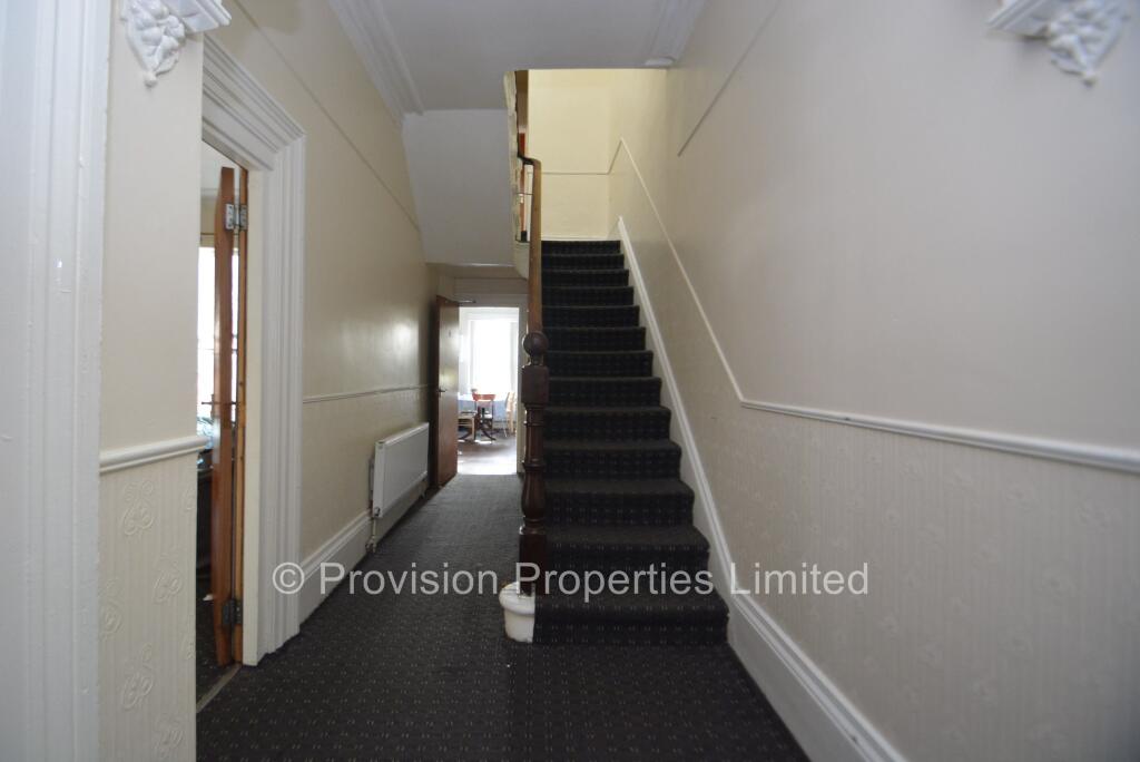 8 bedroom terraced house for rent