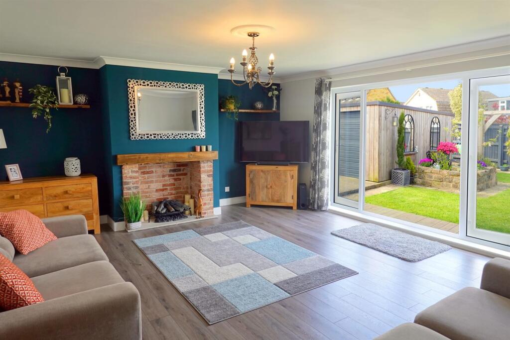 Ravendale Close, Holton-Le-Clay photo 2