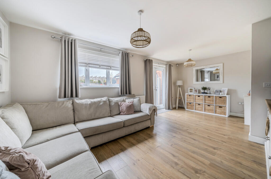 Jardine Place, Bracknell, Berkshire photo 5