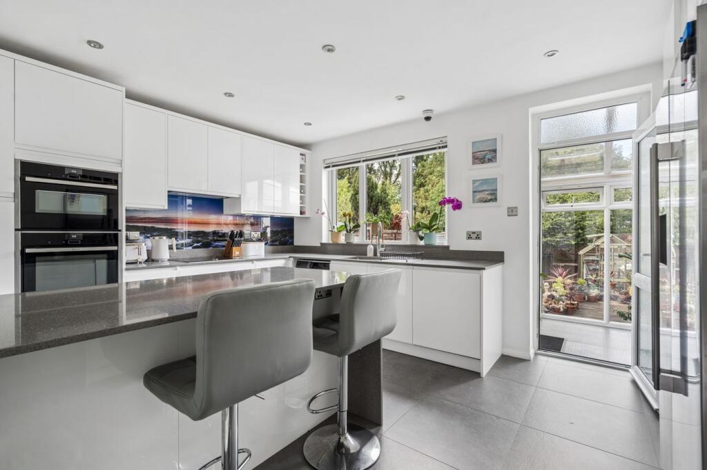 House in Farnham Common, Hedgerley Hill, Hedgerley - View 4