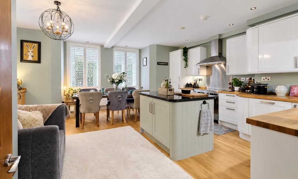 Apartment in Malvern Hills, Malvern - View 2
