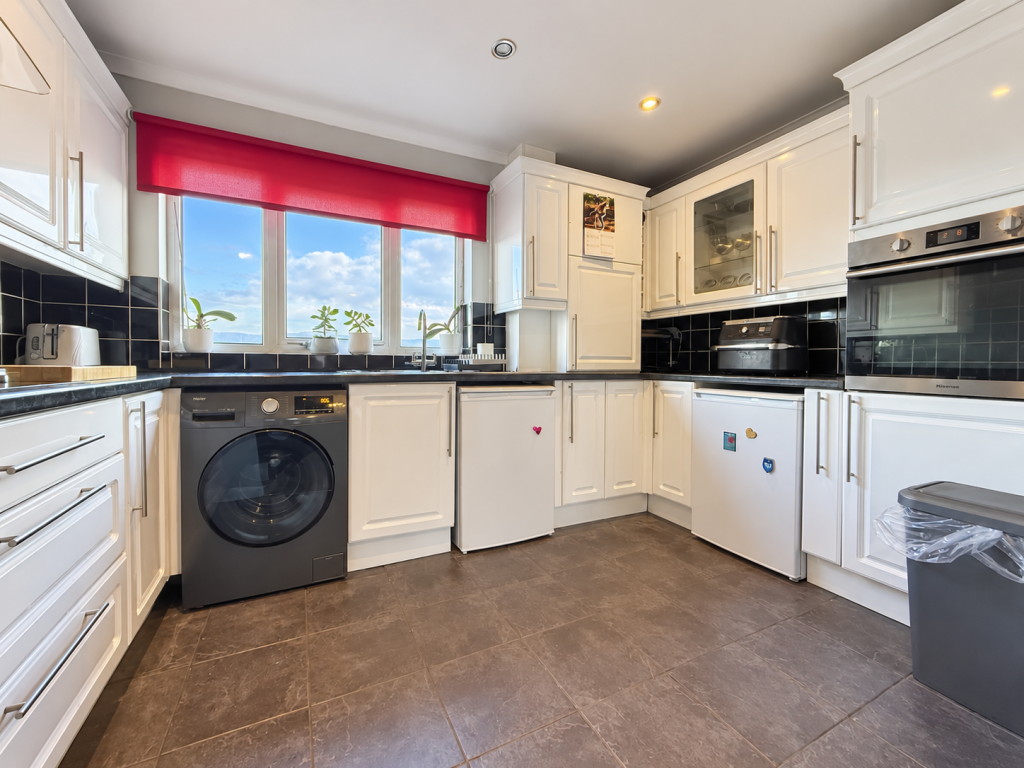 Apartment in Cwmdare, Aberdare West - More