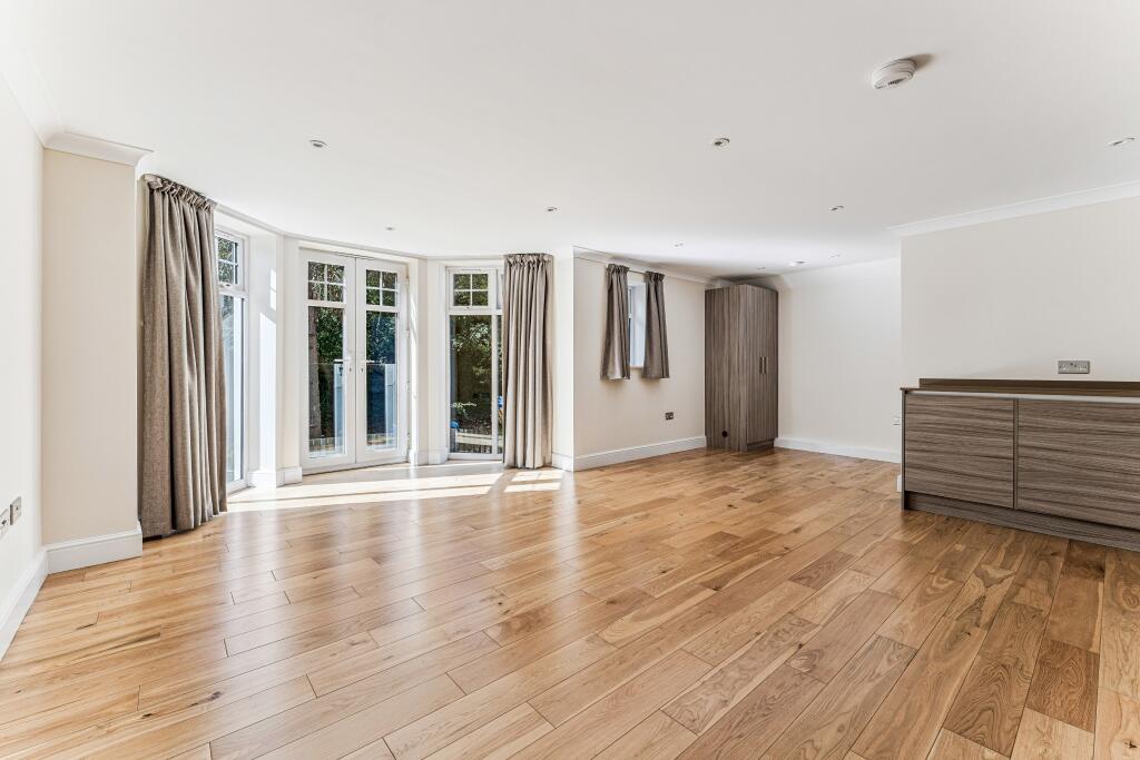 Apartment in Latimer, Little Chalfont - View 2