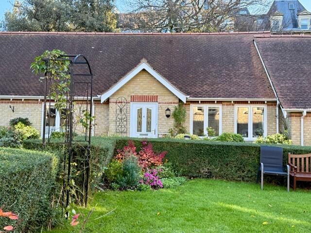 4 Brompton Court, St. Stephens Road, Bournemouth, Dorset, BH2 6JS photo 3