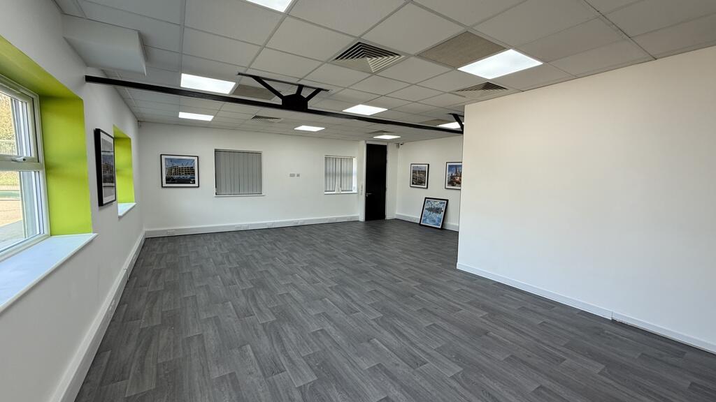 Additional image 9 of Yard, Moor Mill Lane, Colney Street, Radlett, Hertfordshire, AL2 3UA