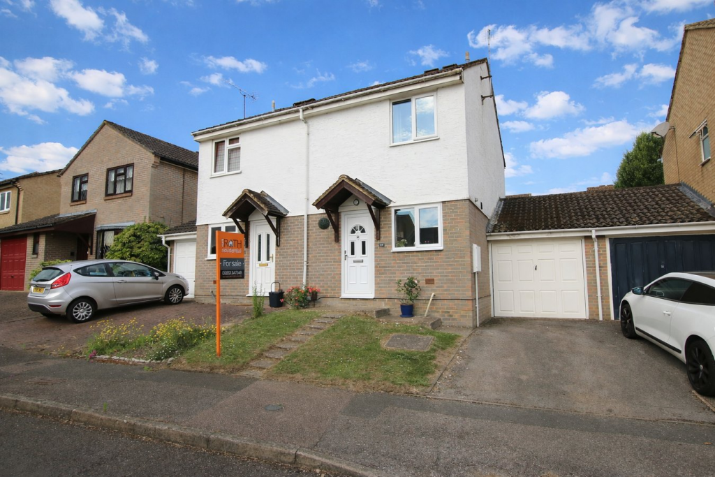 Main image of property: Chaffinch Close, Wokingham, RG41