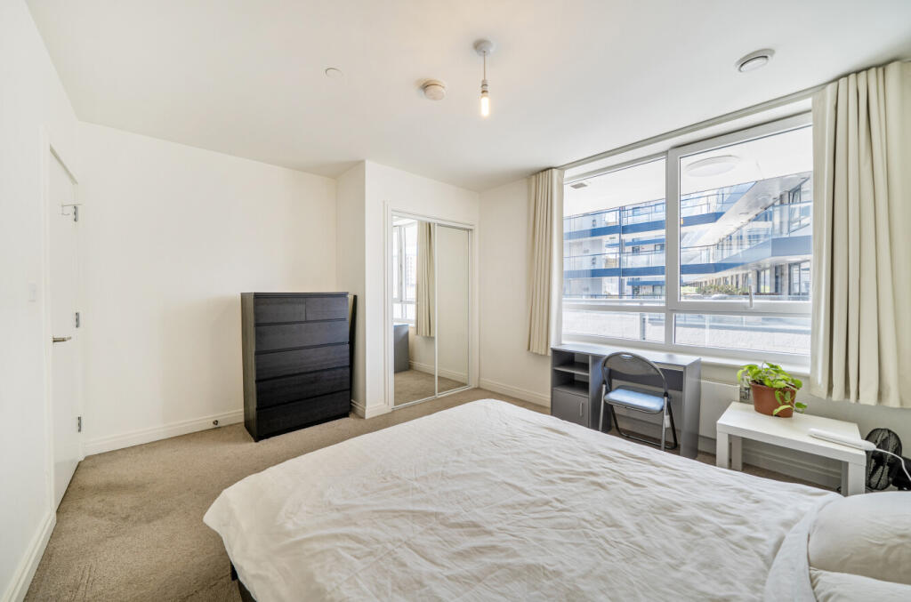 Apartment in Southall - More