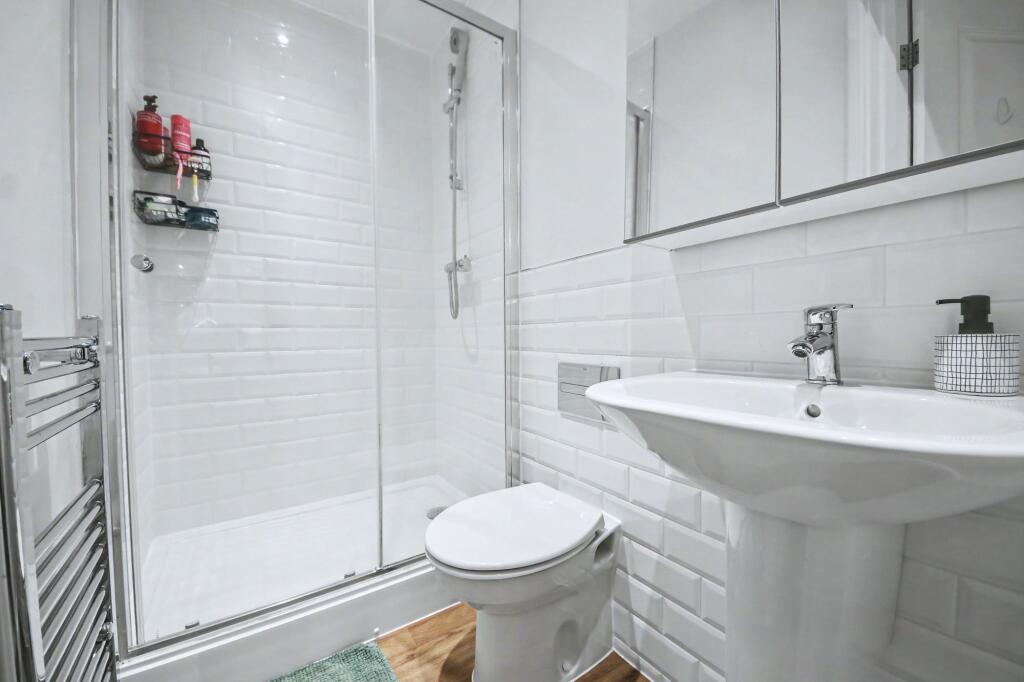 Apartment in Eastleigh, Netley Hill, Hedge End - More