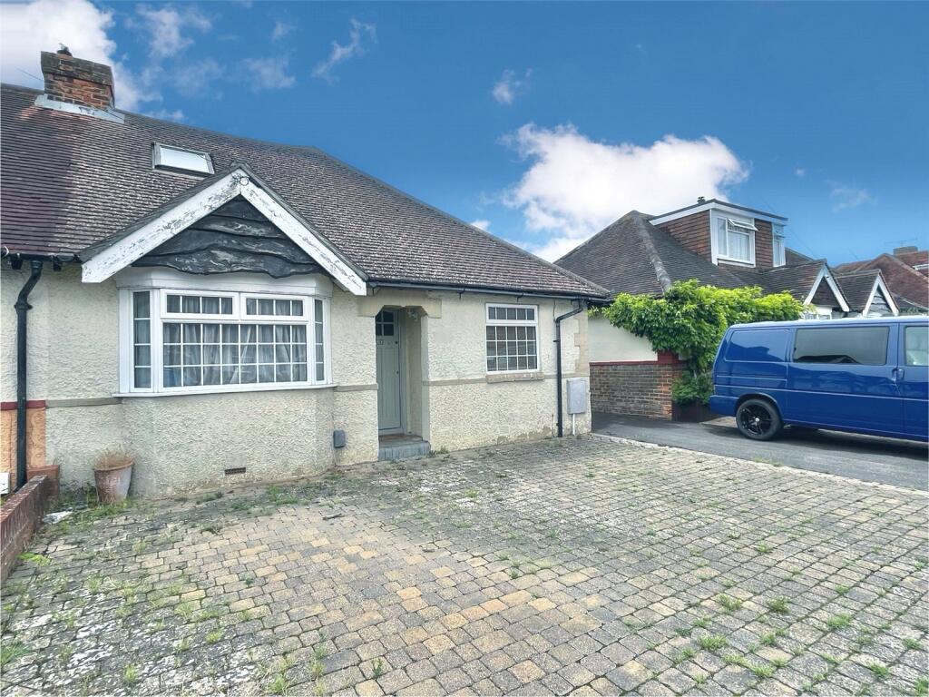 3-bed bungalow on Lonsdale Avenue, Fareham, Hampshire, PO16, £400,000