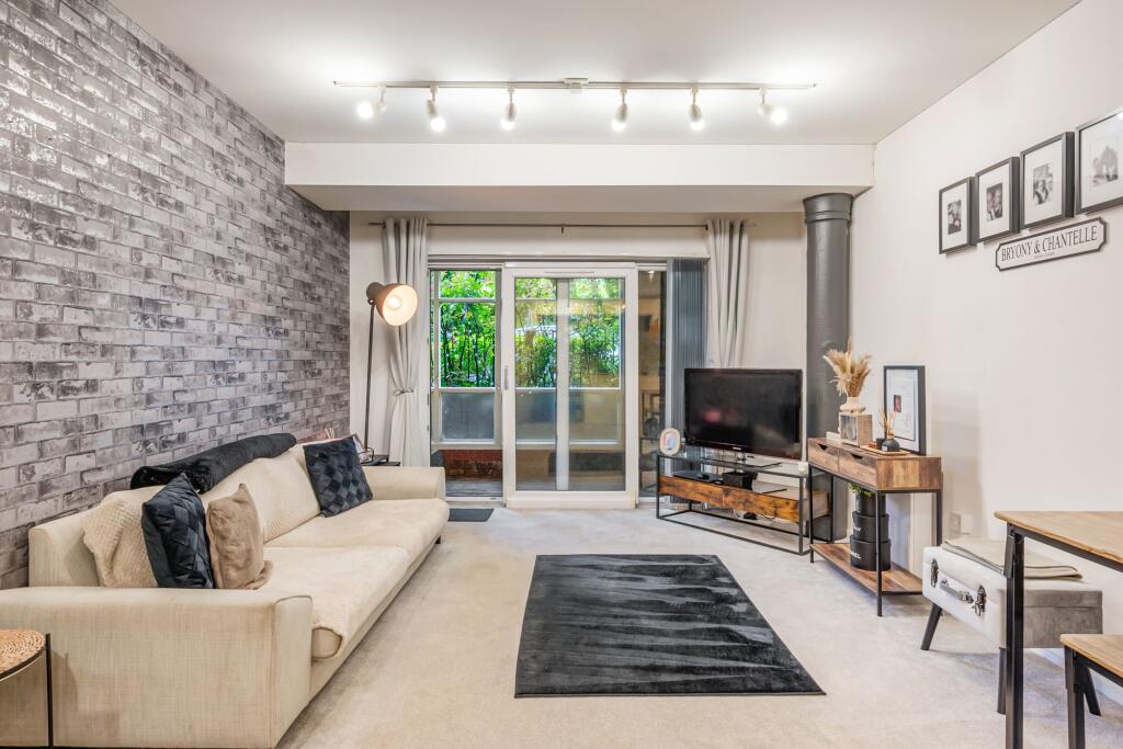 Apartment in Bolton, Greater Manchester - View 5