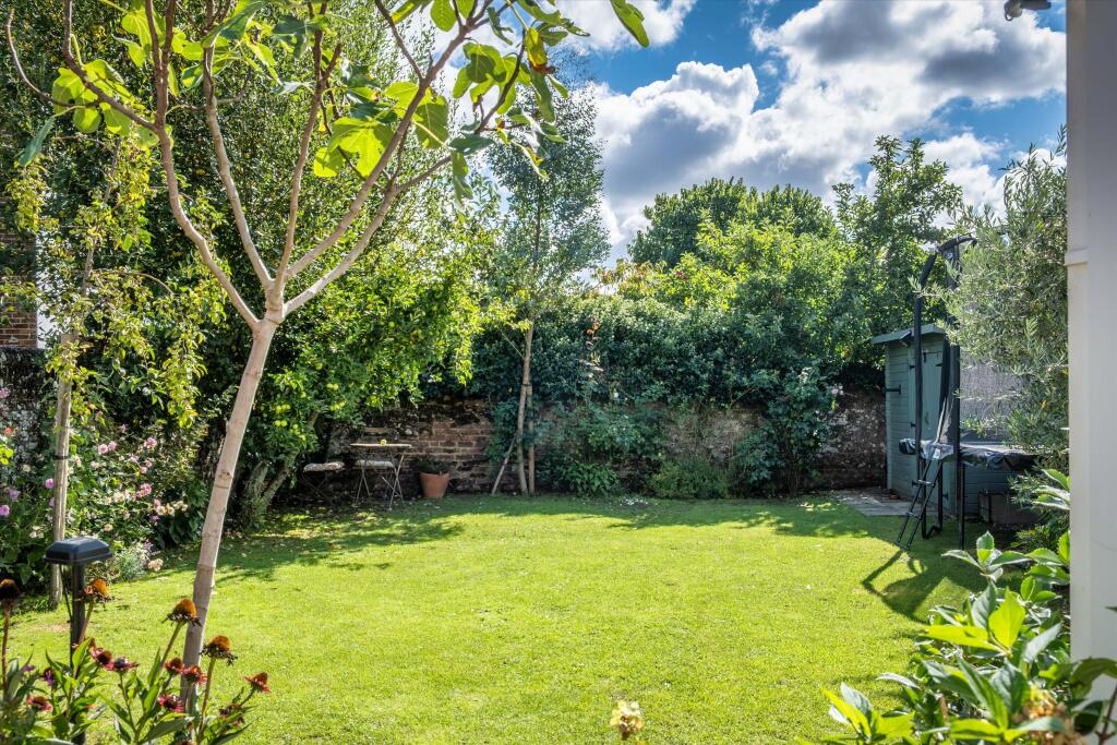 House in Guildford - View 4