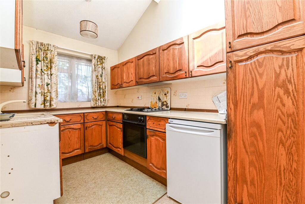 Daneswood Road, New Milton, Hampshire, BH25 photo 3