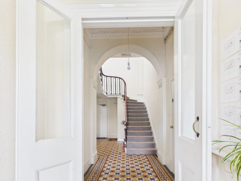 Apartment in Gloucester - View 5