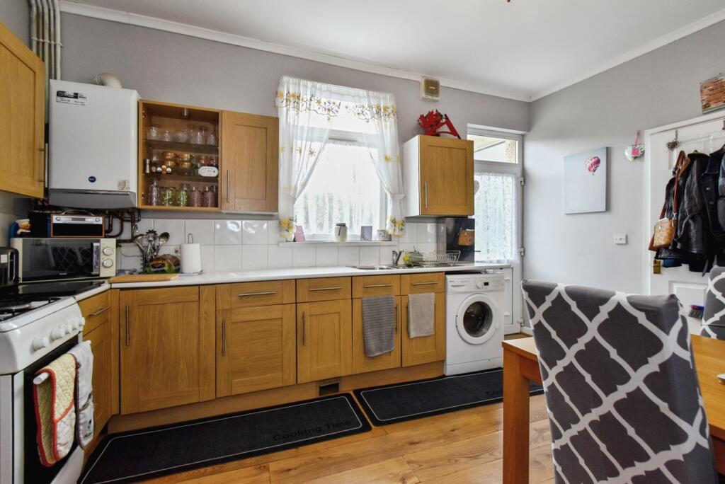 Llwynhendy Road, Llanelli, Carmarthenshire, SA14 photo 4
