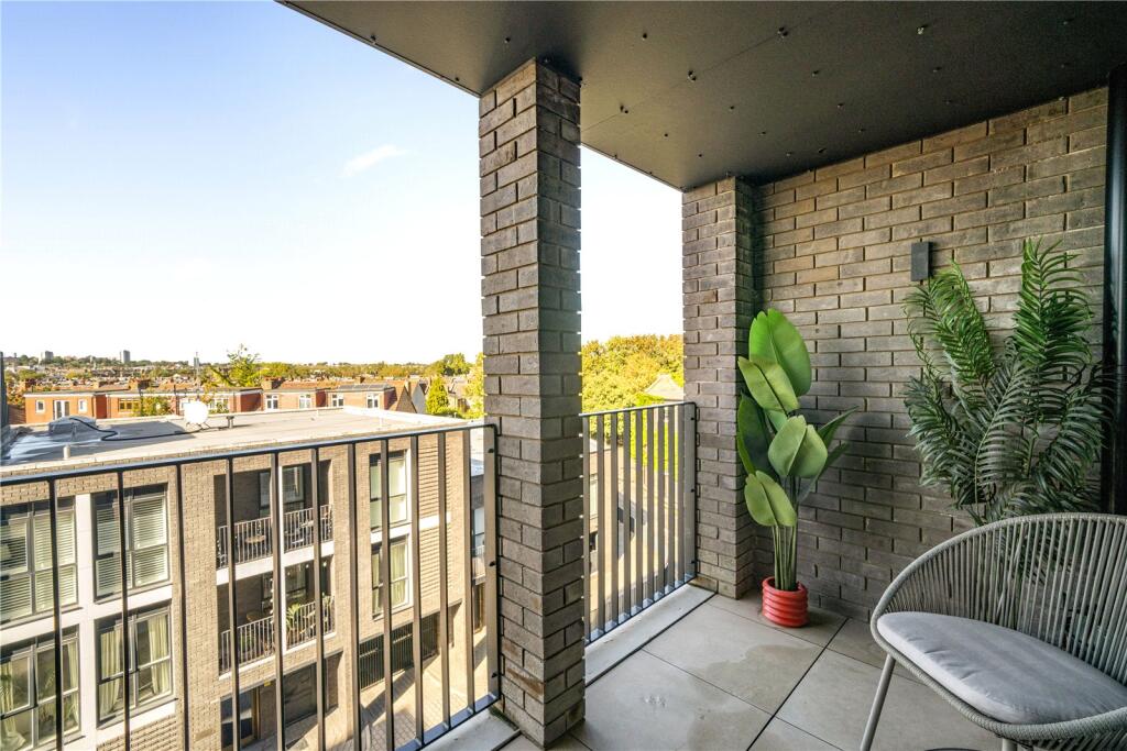 Apartment in London - View 5