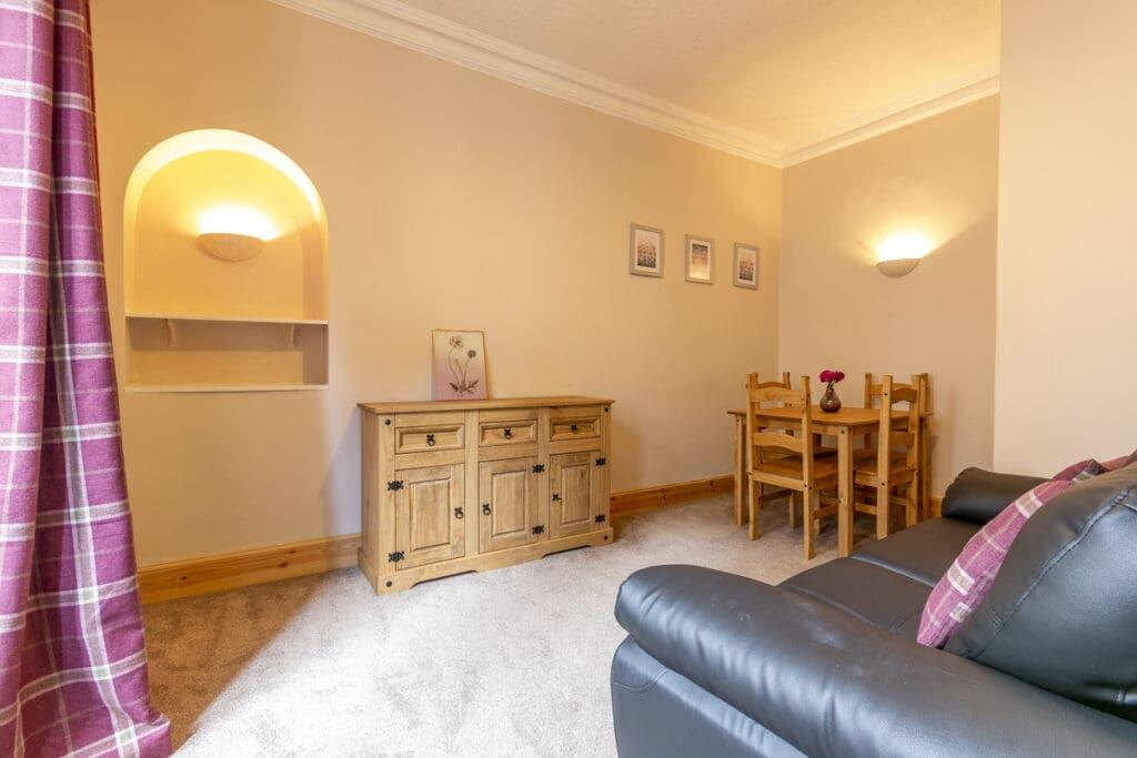 Main image of property: 2494L Upper Grove Place, Edinburgh, EH3 8AY