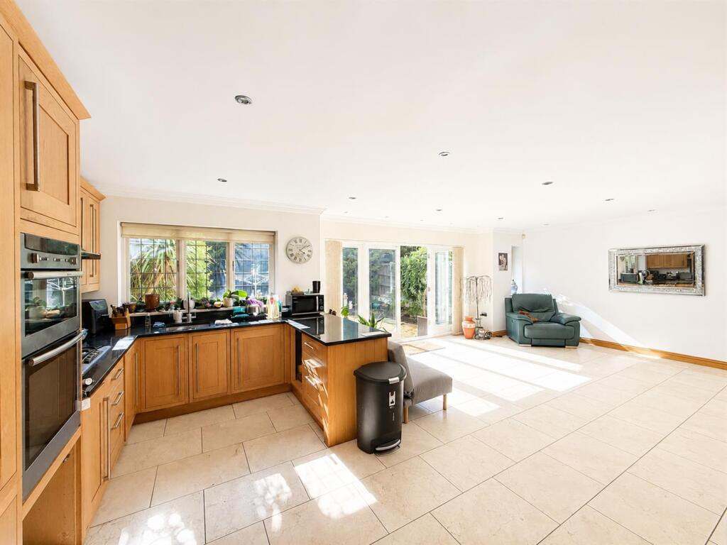 House in Brentwood, Shenfield - View 4