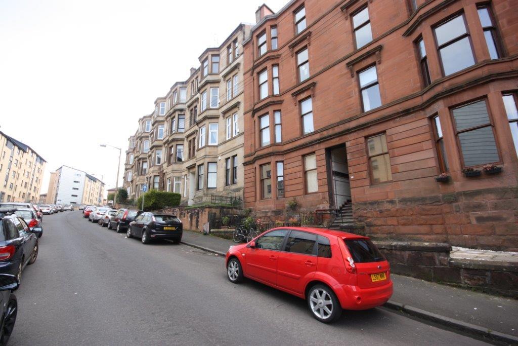 Main image of property: Flat 2/1, 91 Oban Drive, Glasgow, G20 6AB