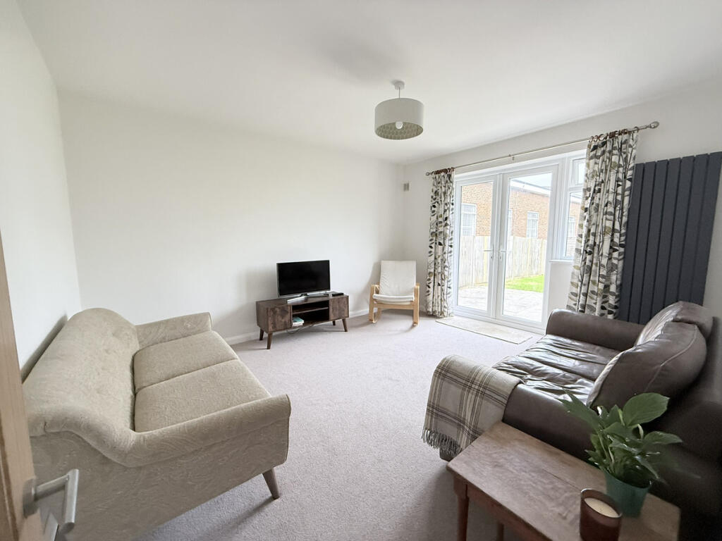 Worthing Road, East Preston, BN16 photo 2