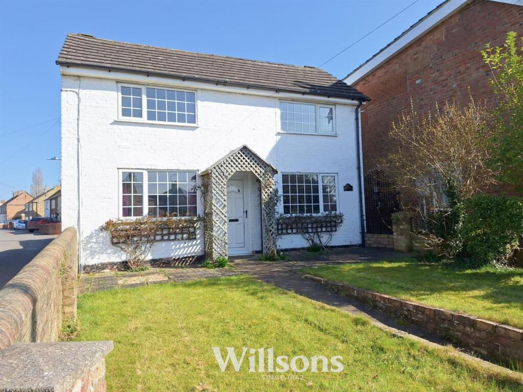 3-bed detached on South Street, Alford, £180,000