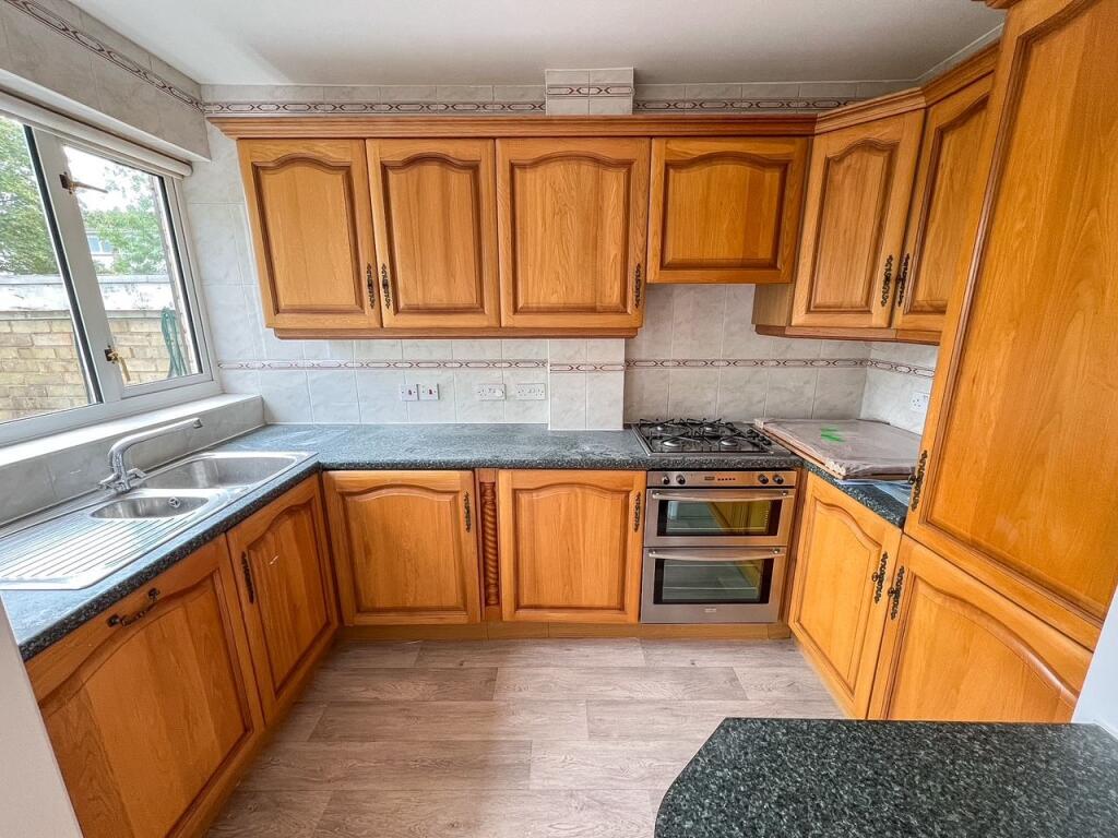 House in Kingston upon Thames - More