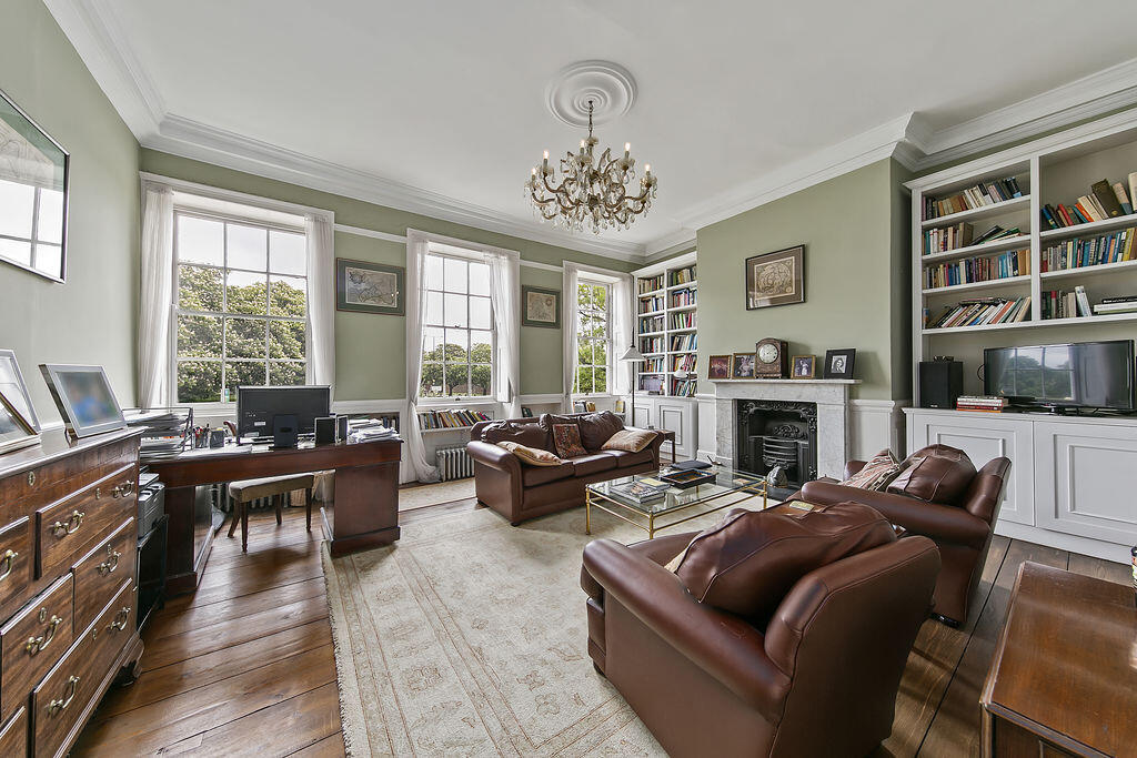 Hampton Court Road, East Molesey photo 2