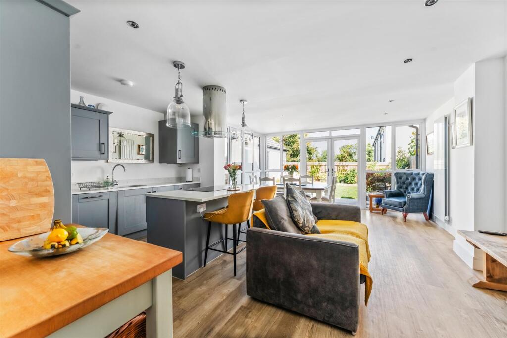 Nearly new family home ideally executive Claverham development photo 3