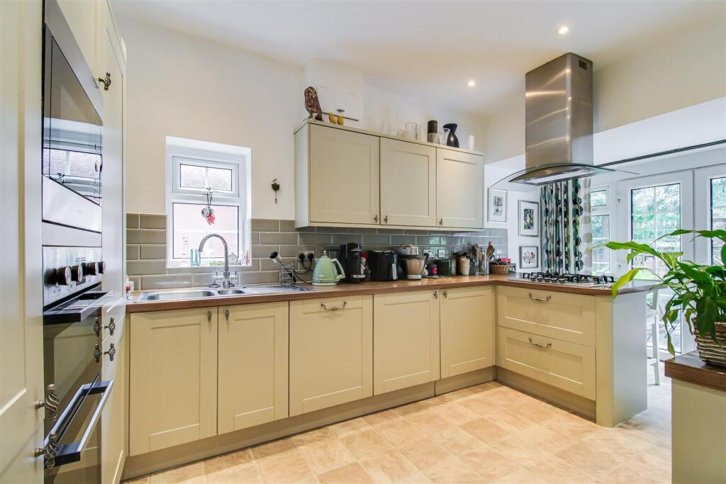 House in Wakefield - View 2