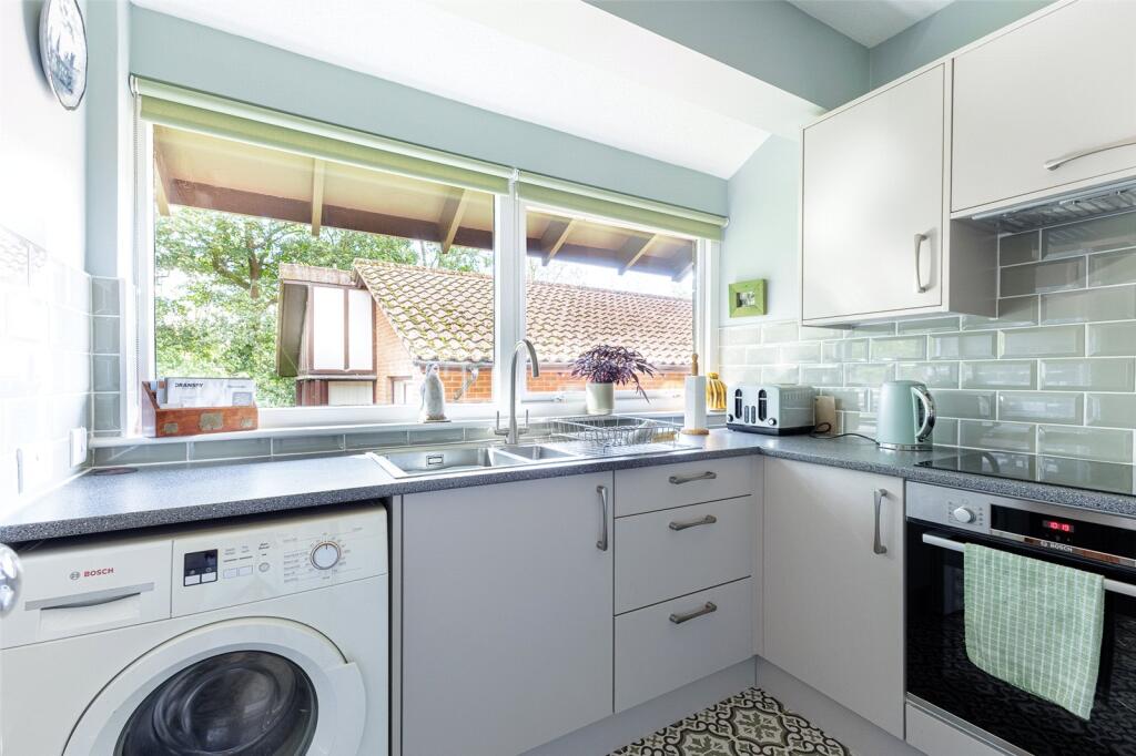 Apartment in Cardiff, Penylan - View 5