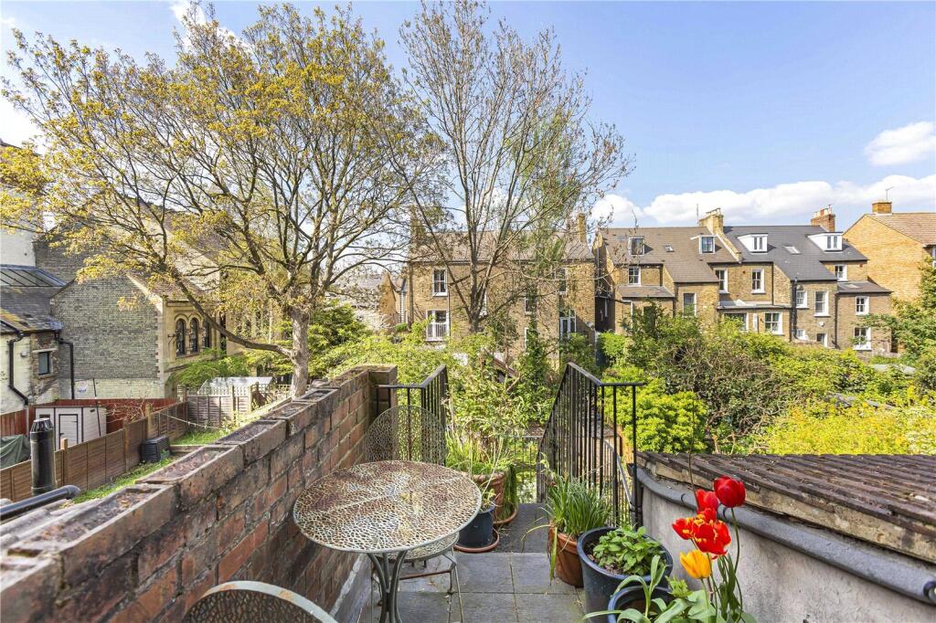 Apartment in London, Lower Clapton, Clapton - View 3