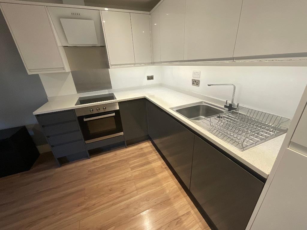 Apartment in Romford, Rush Green - View 3