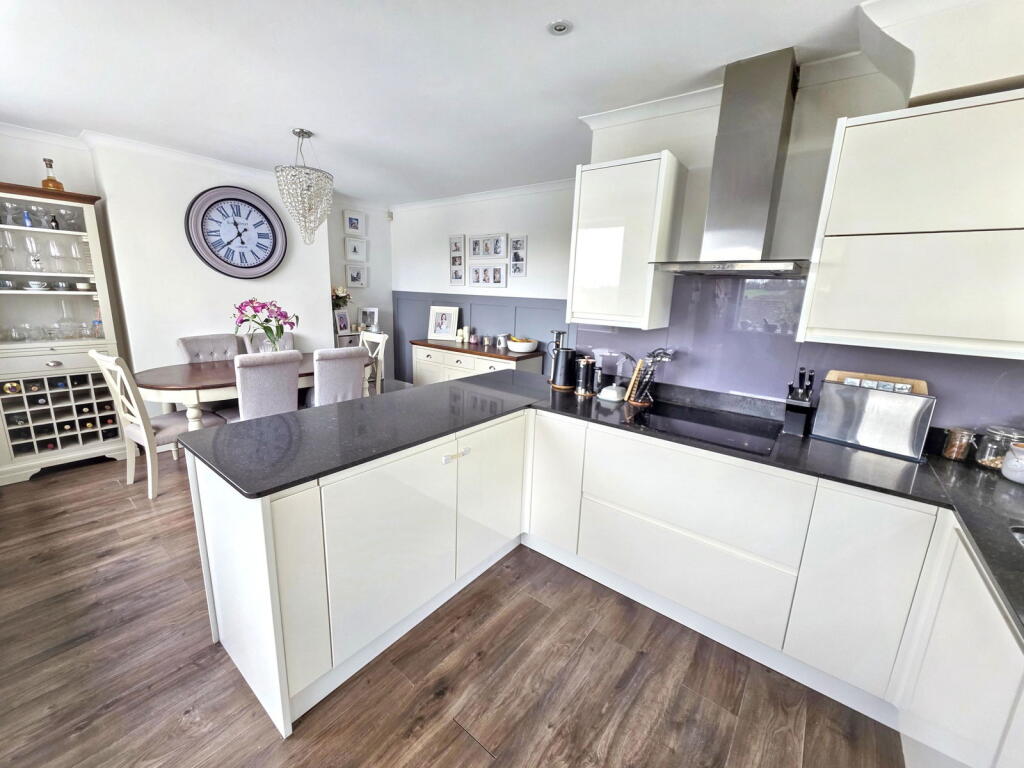 Lynwood Avenue, Plymouth, PL7 4SF photo 4