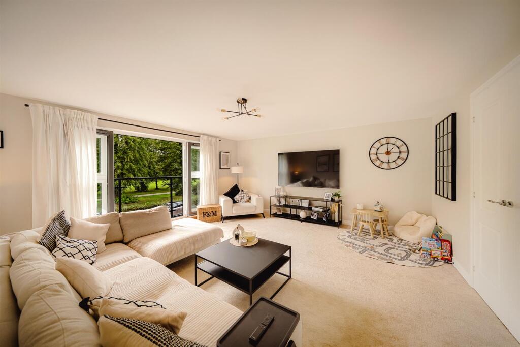 House in Bristol, Winterbourne - View 2