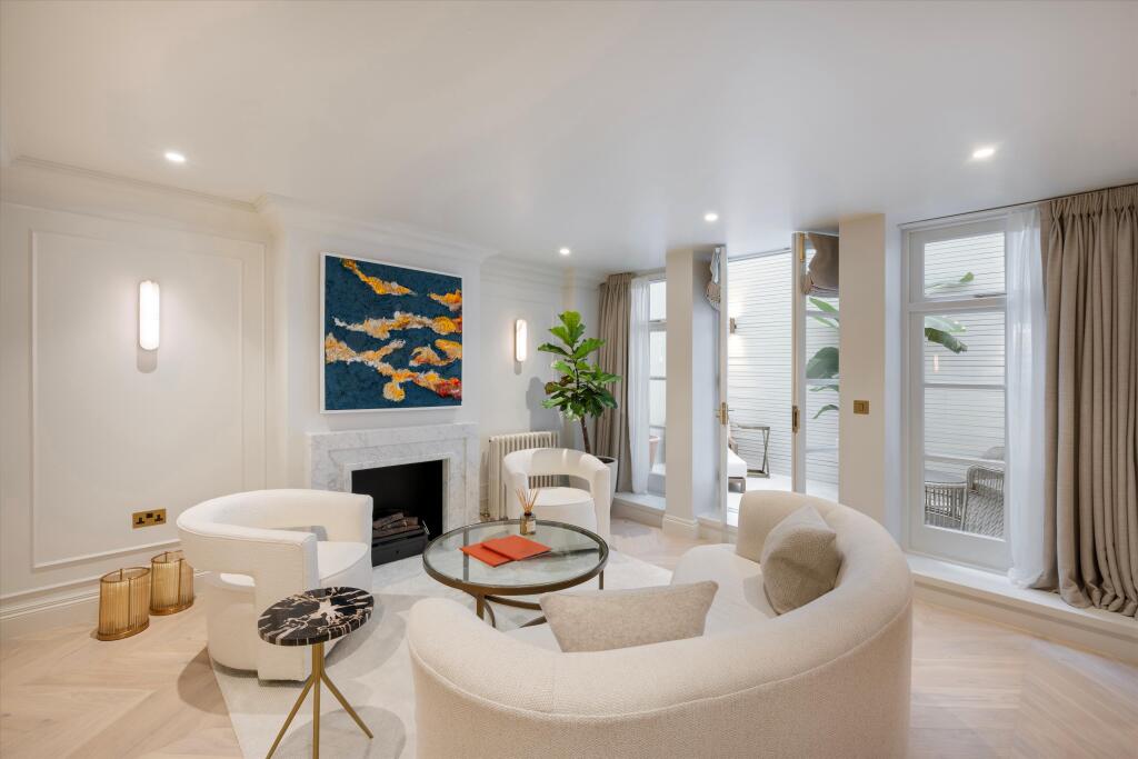 Apartment in London, St. James's, Mayfair - View 2